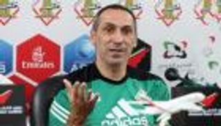 مدرب الشارقة يقارن نفسه بجوارديولا