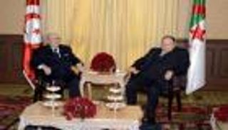 الرئيسان الجزائري والتونسي يبحثان التعاون والأوضاع في ليبيا