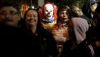 غرائب أخبار العام في أمريكا.. بين السيلفي "الكارثي" وفوز ترامب