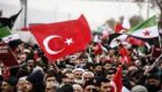 آلاف الأتراك يتظاهرون على الحدود السورية: "افتحوا الطريق إلى حلب"