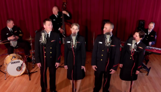 البحرية الأمريكية تغني "فيها حاجة حلوة" لمصر