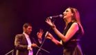 بالصور.. أنغام تسطع في حفل الكريسماس بالقاهرة