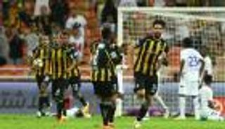الفيفا يجرد الاتحاد من صدارة الدوري السعودي