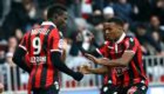 بالوتيلي يتألق ويقود نيس للابتعاد بصدارة الدوري