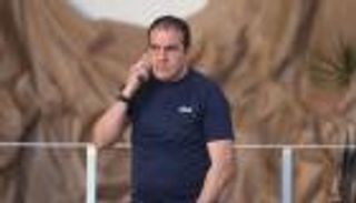 لاعب كرة مكسيكي أصبح رئيس بلدية يبدأ إضرابا عن الطعام