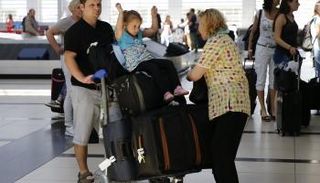 سياح روس في مطار إسطنبول