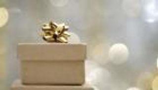 بالصور .. طرق لـ"لف" الهدايا غريبة الشكل