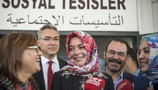 ليندسي لوهان تقضي الكريسماس مع اللاجئين السوريين