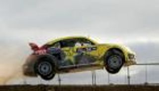 بالفيديو... سائق سيارات يجسد حلمه "بنقلة نوعية"