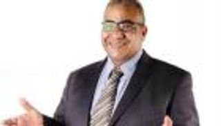 بيومي فؤاد يرقد بالمستشفى.. و"العين" تكشف حالته