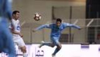 الهلال يتجاوز النقص العددي ويتصدر الدوري السعودي