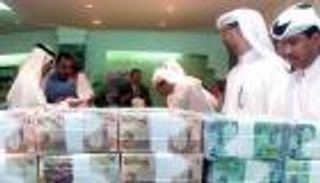 عدوى الاندماجات المصرفية في الخليج علاج لأزمة النفط