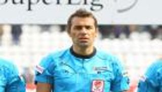 بالفيديو.. الإصابة تمنع حكما مساعدا من استكمال مباراة بتركيا