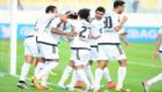 الجزيرة يحتفظ بقمة الدوري الإماراتي 