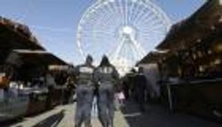 بالصور.. فوبيا الإرهاب تحاصر أضواء باريس قبل الكريسماس