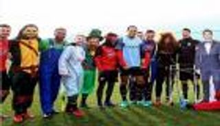 مدافع ساوثهامبتون يثير الجدل بقميص السيتي