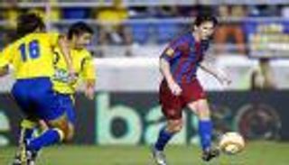 بالفيديو.. برشلونة يكشف عن مهارات "الناشئ" ميسي