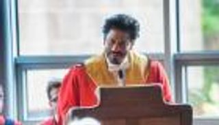 شاروخان يحصل على الدكتوراه الفخرية لنشره الثقافة الأوردية