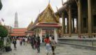 "طوفان" السياح.. حلم يتحول لكابوس في تايلاند 