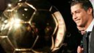 رونالدو يحول الكرة الذهبية إلى "كوكتيل"
