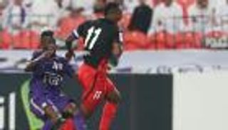 أفضل لاعبين في آسيا يؤجلان حسم قمة الأهلي والعين