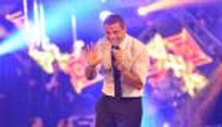 بالصور .. عمرو دياب يشعل حفل الكريسماس بالقاهرة الجديدة