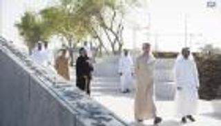 بالصور.. عبدالله بن زايد يزور واحة الكرامة في أبوظبي