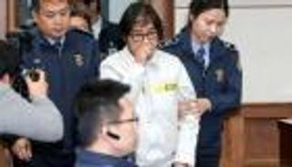 بعد فضيحة الفساد.. صديقة كوريا الجنوبية تعتذر للشعب 