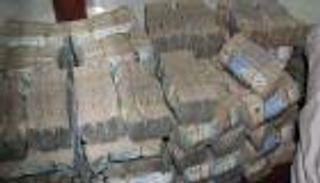 اليمن.. الحوثيون يواصلون نهب أموال المودعين بالبنوك