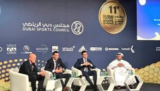 كولينا خلال المؤتمر