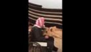 بالفيديو.. وفاء "ناقة" لصاحبها القعيد يشعل مواقع التواصل‎