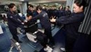 الخطوط الكورية تستجيب لمطرب أمريكي: سنستخدم الصواعق ضد المسافرين