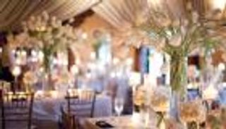 زوجان يطالبان المدعوين بدفع ثمن المشروب في حفل الزفاف