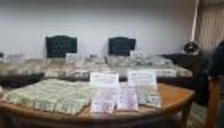 رشوة الـ150مليون بمصر.. كوميديا سوداء على فيسبوك