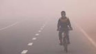 الضباب والبرد يعطلان 60 قطاراً في شمال الهند