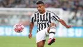 يوفنتوس يحصن ظهيره البرازيلي بعرض جديد