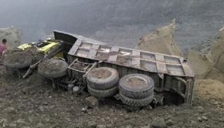 العشرات ما زالوا محاصرين داخل المنجم