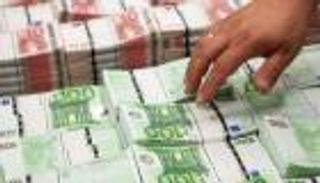 اليورو يتجه لتكبد خسارة سنوية رغم صعوده أمام الدولار