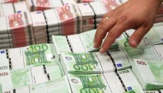 اليورو يتجه لتكبد خسارة سنوية