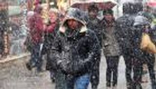 عاصفة ثلجية تقطع الكهرباء لليوم الثاني في إسطنبول