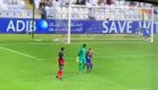 نطحة جديدة في مباراة طرفها العين بالدوري الإماراتي