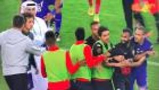 عجب يرد على استفزازات سالمين بتصرف غير لائق