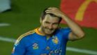 "المستهتر" جينياك يهدر أغرب فرصة في الدوري المكسيكي