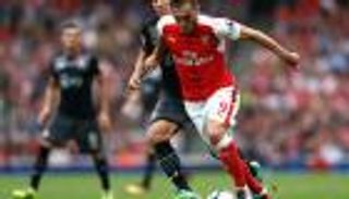 فينجر يدعو جماهير أرسنال للصبر على الوافد الجديد بيريز