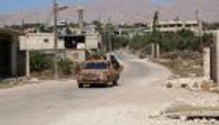 عسكريون روسيون على طريق الكاستيلو في حلب لمراقبة الهدنة