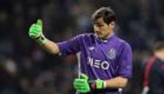 كاسياس يختار التشكيلة التاريخية الأفضل لبورتو