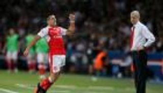 فينجر يشيد بصمود ارسنال بعد التعادل في باريس