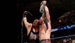 هيث سلاتر وراينو أول فريق زوجي يفوز ببطولة سماكدون للتاج تيم