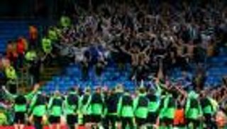 جلادباخ يعوّض مشجعيه بعد تأجيل مواجهة مانشستر سيتي 