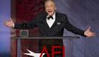 أوباما يقلد ميل بروكس ومورجان فريمان ميداليات وطنية